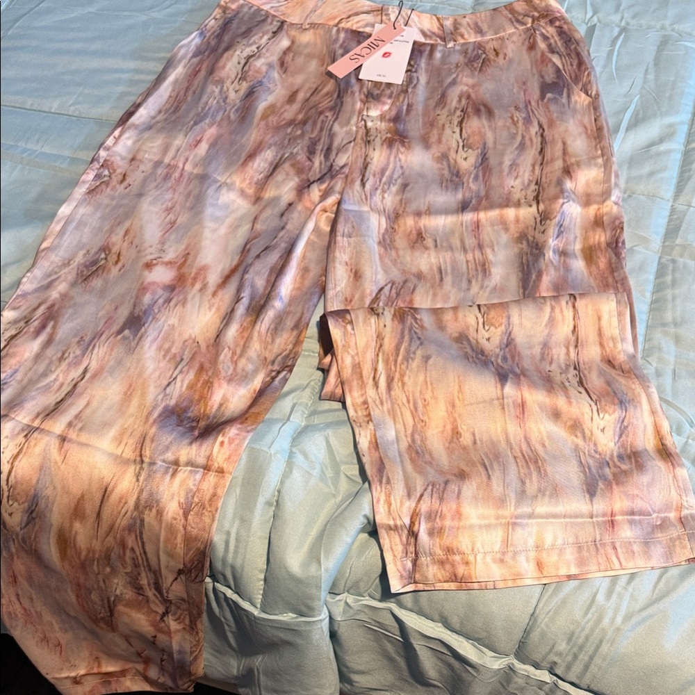 Elegant Women's Marble Print Flare Jeans